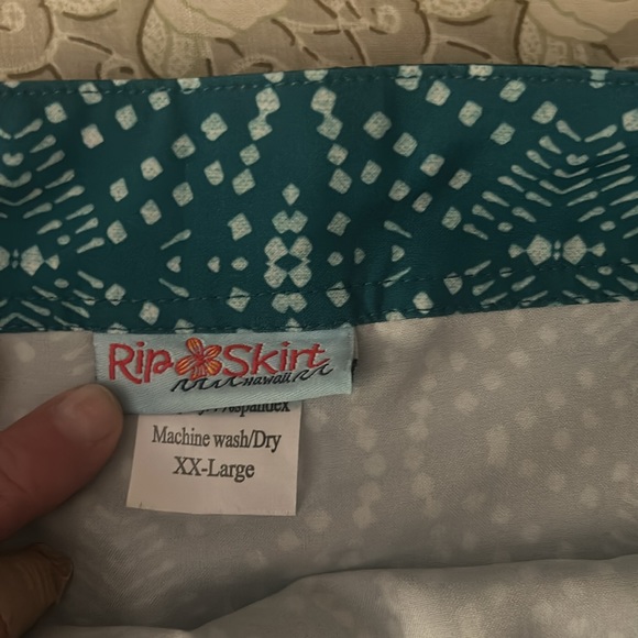 Rip Skirt Hawaii - Picture 3 of 3